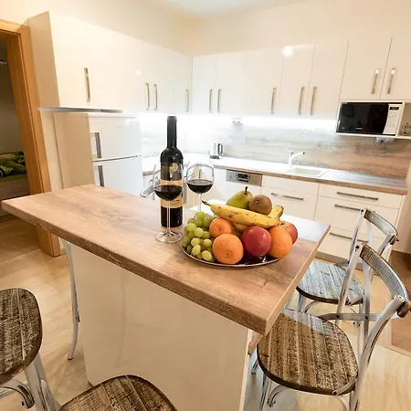 Mary Apartment Stola
